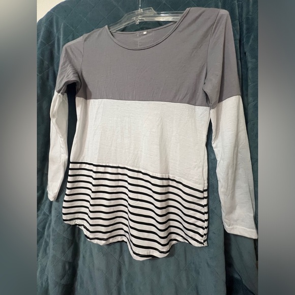 Source Unknown Tops - Women's Color Block Long Sleeve Lace Back Source Unknown Blouse